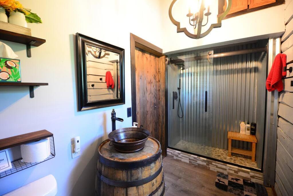 Cozy Cabin With Hottub At Cloverdale Cabins Гінклі Екстер'єр фото