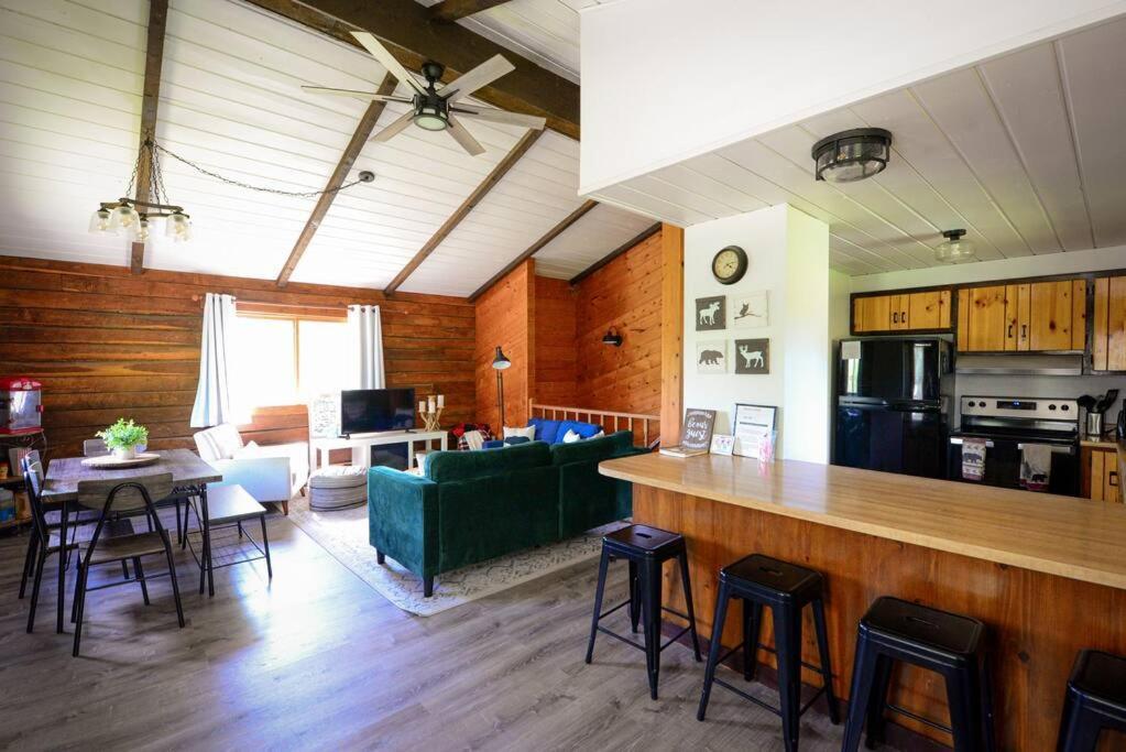 Cozy Cabin With Hottub At Cloverdale Cabins Гінклі Екстер'єр фото