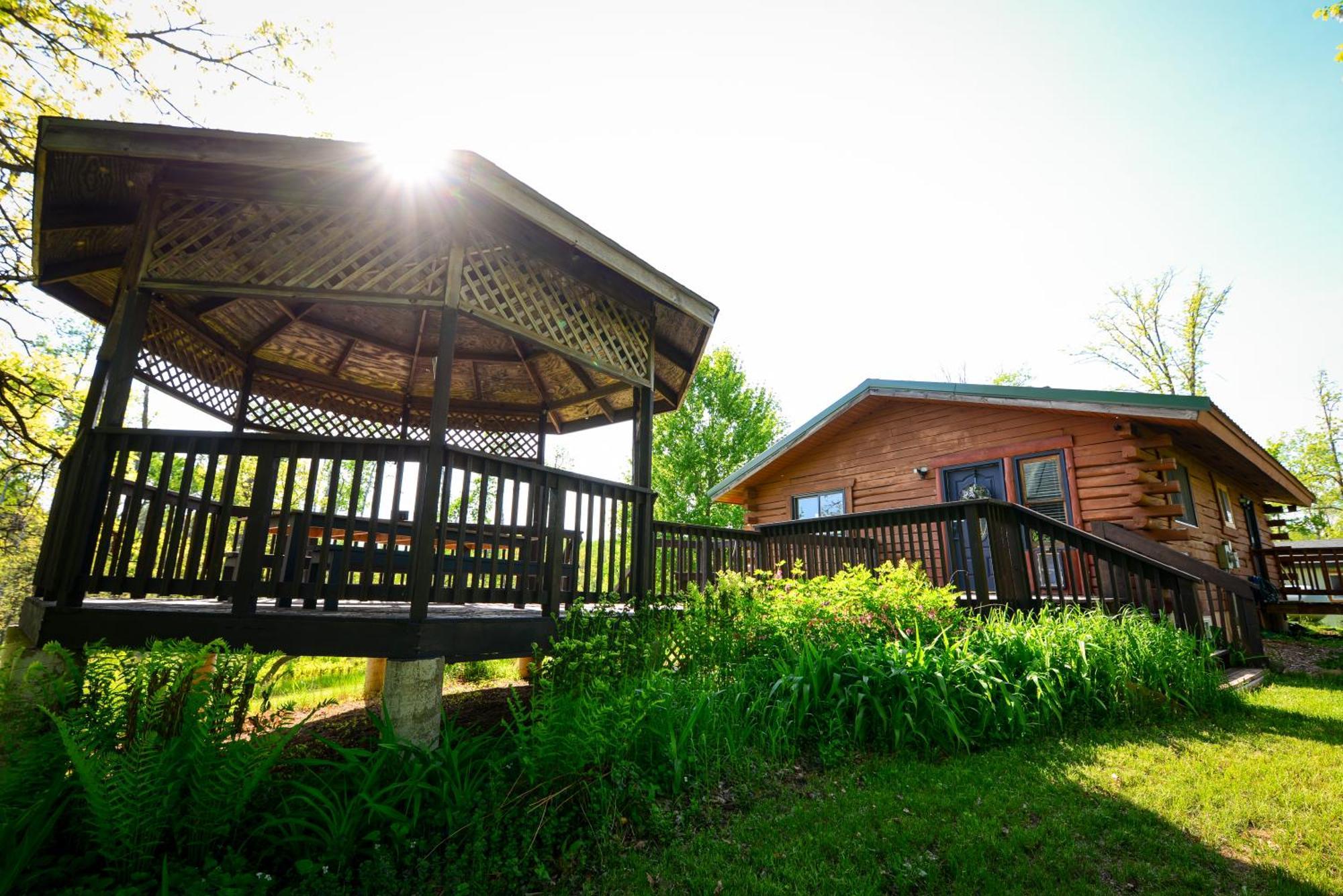 Cozy Cabin With Hottub At Cloverdale Cabins Гінклі Екстер'єр фото