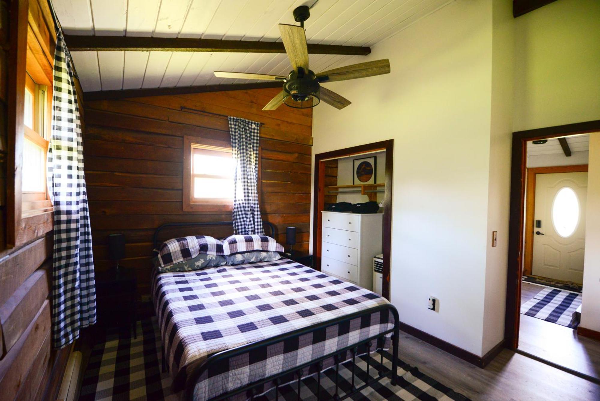 Cozy Cabin With Hottub At Cloverdale Cabins Гінклі Екстер'єр фото